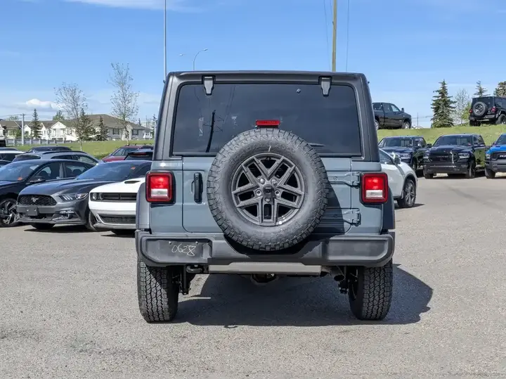 Jeep Wrangler 2025 photo 4