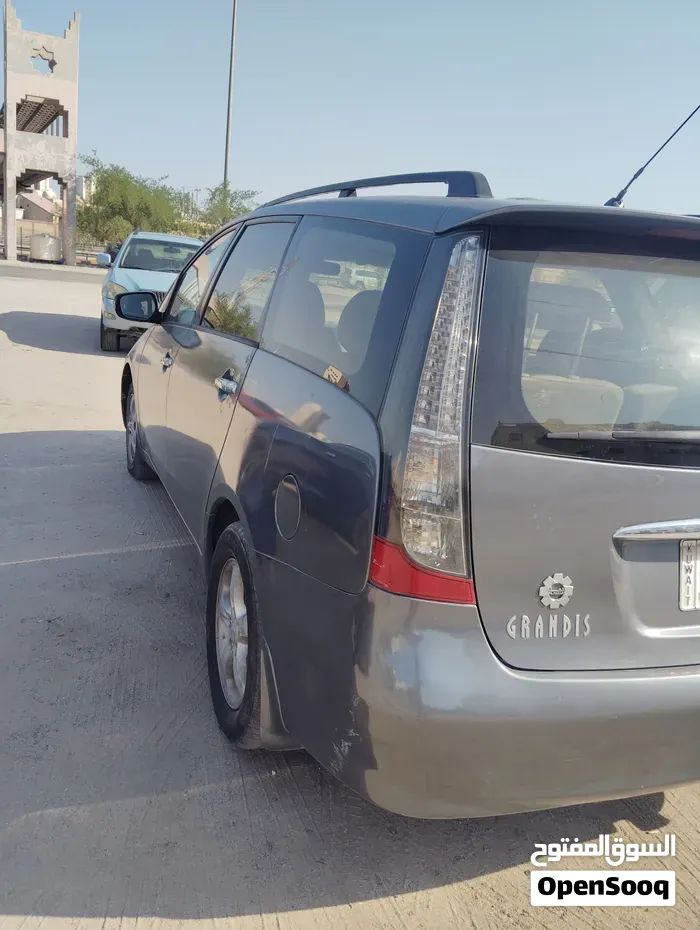 Mitsubishi Grandis 2008 photo 4