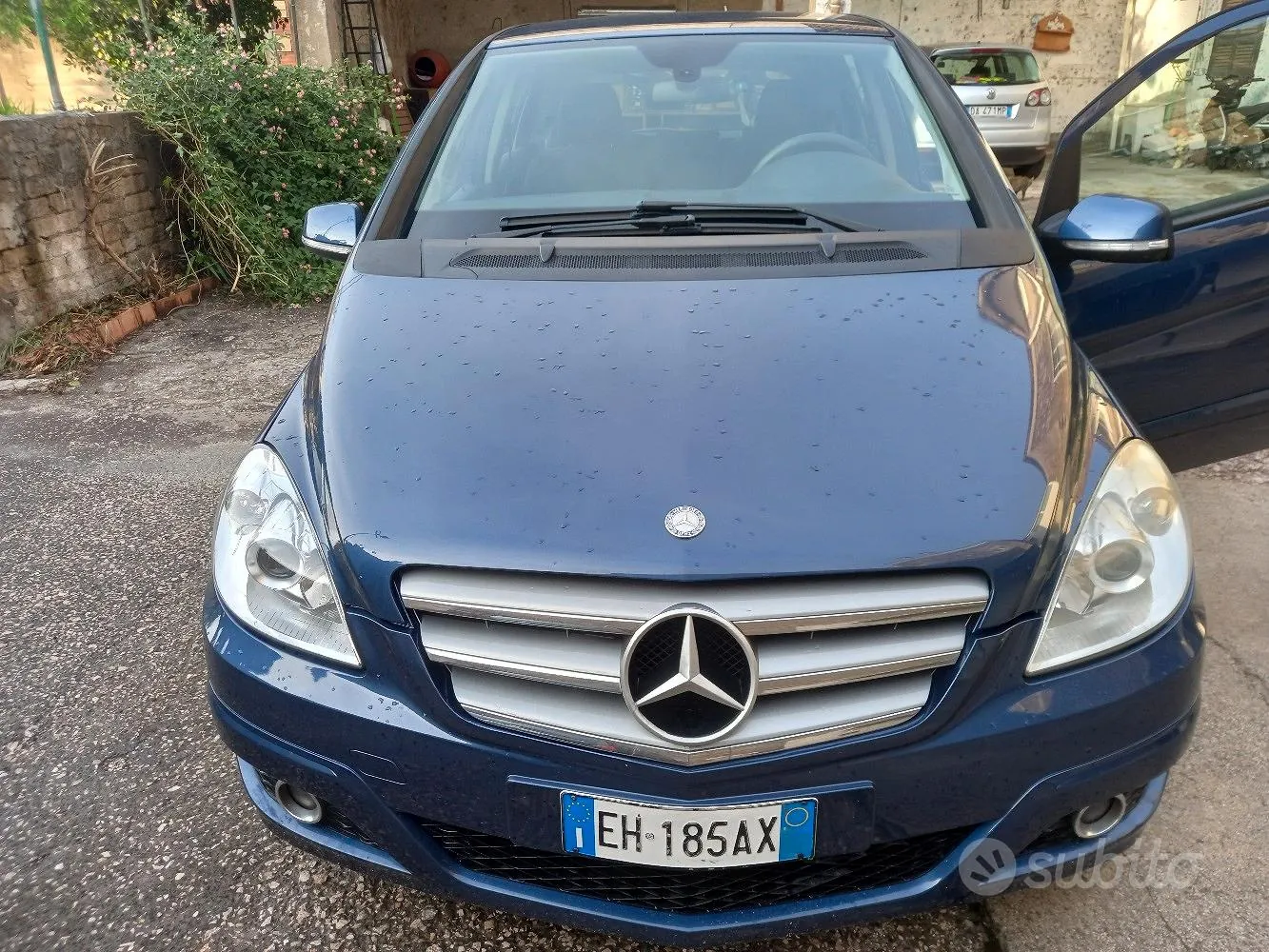 Mercedes-Benz B-Class 2011 photo 2