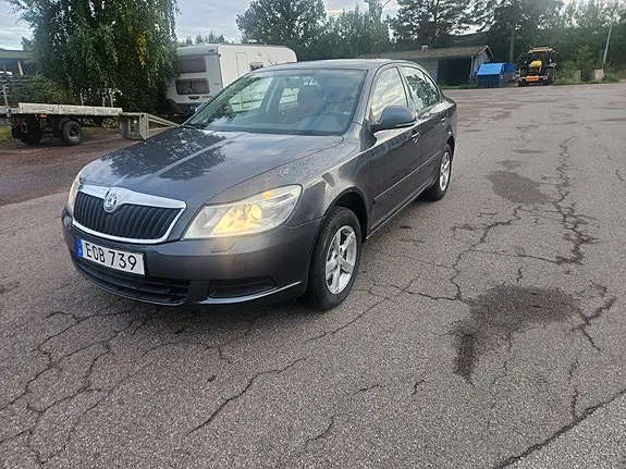 Skoda Octavia 2011 photo 2