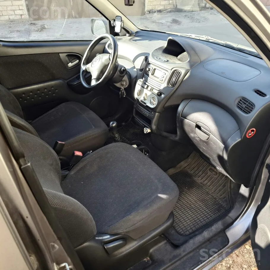Toyota Yaris 2003 photo 3
