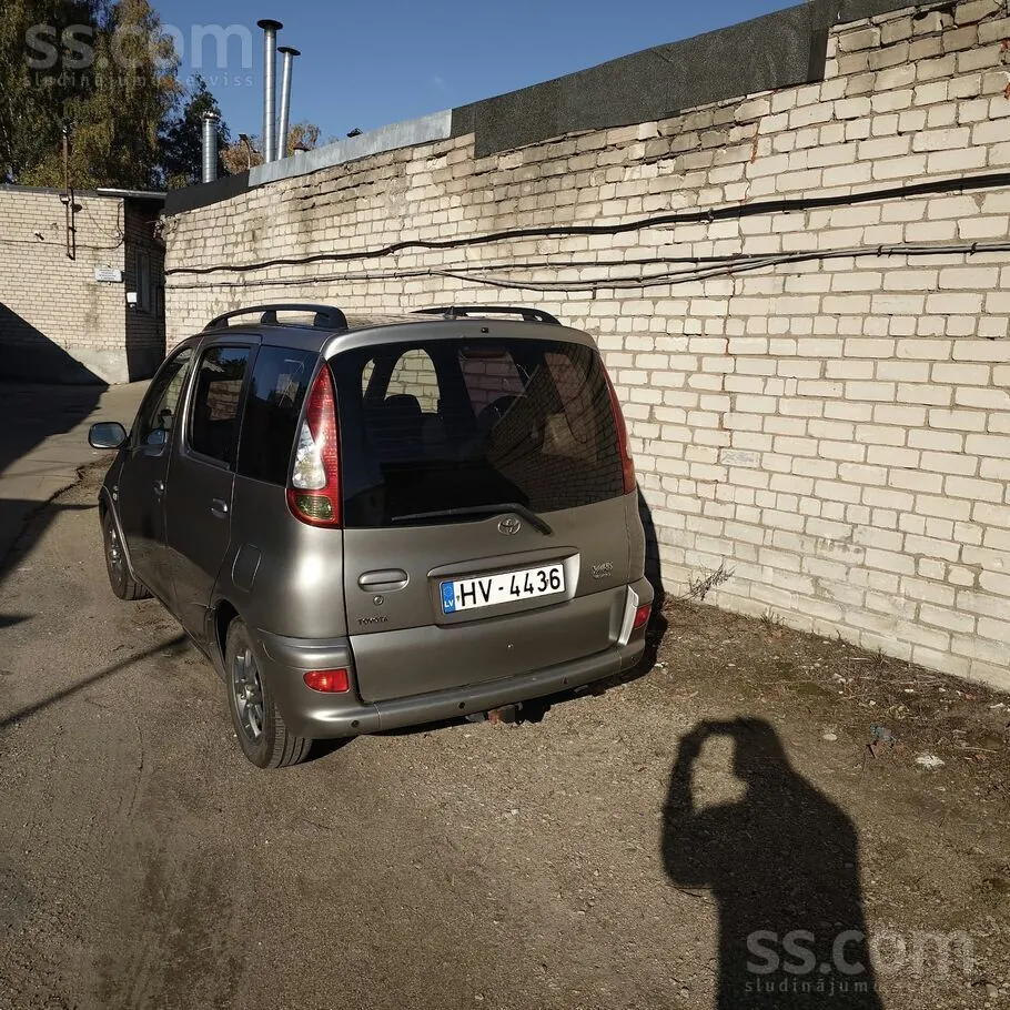 Toyota Yaris 2003 photo 2