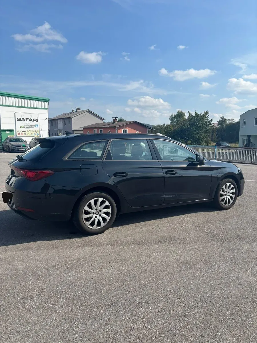 Seat Leon 2024 photo 2
