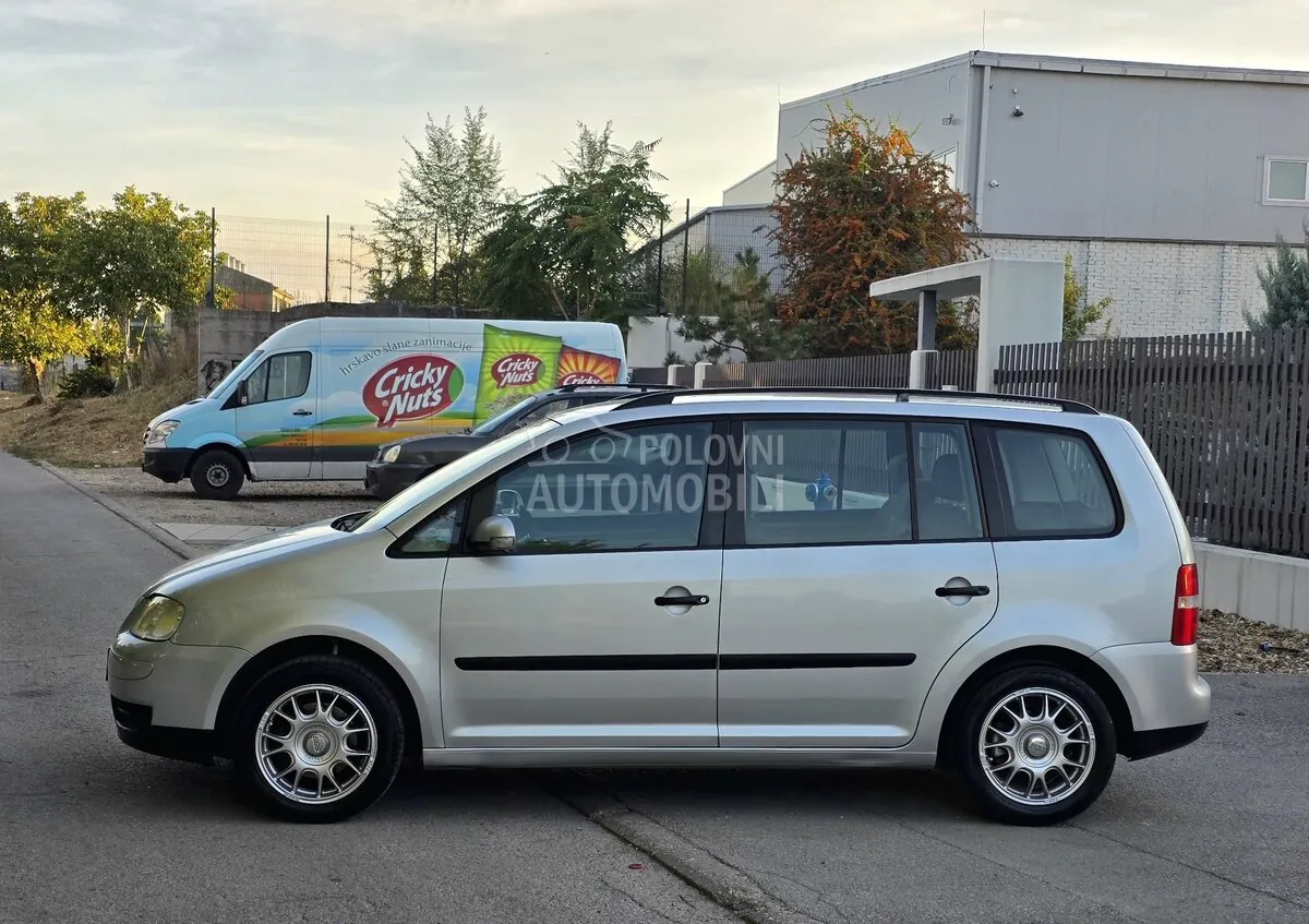 Volkswagen Touran 2004 photo 2