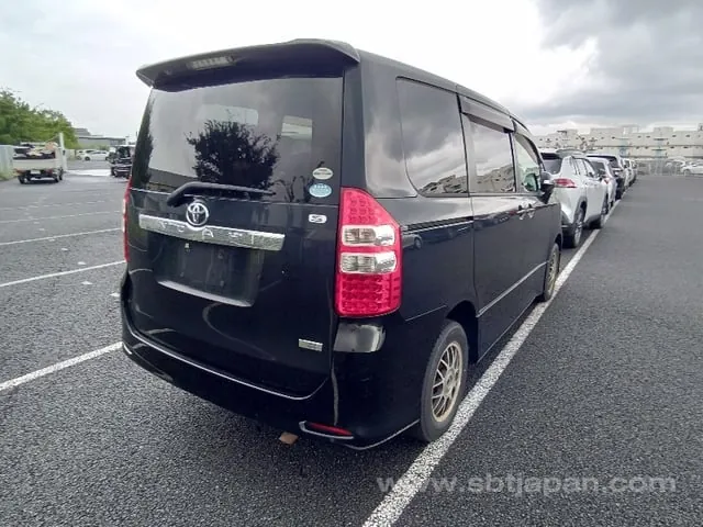 Toyota Noah S 2011 photo 4