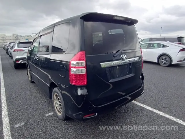 Toyota Noah S 2011 photo 3