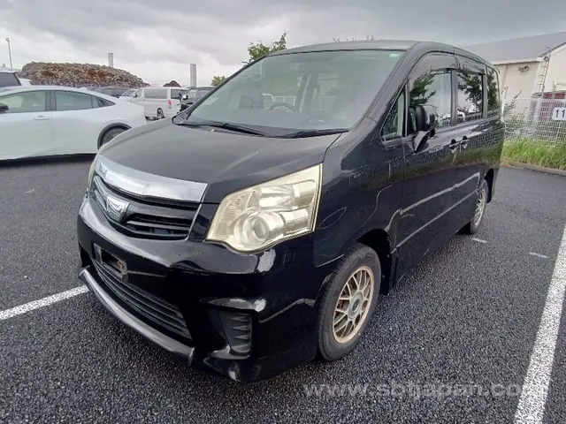 Toyota Noah S 2011 photo 2