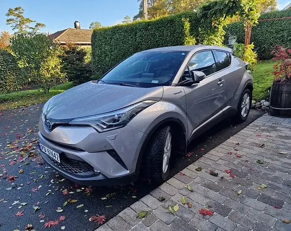 Toyota C-Hr 2017 photo 2