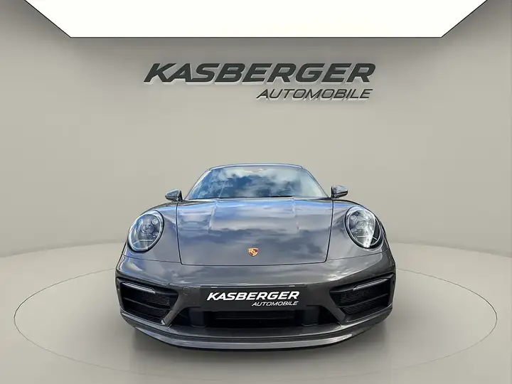 Porsche 911 2022 photo 2