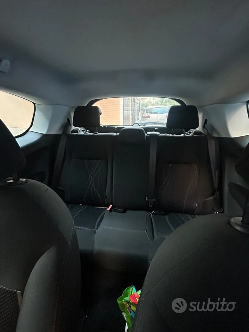 Peugeot 208 2012 photo 3