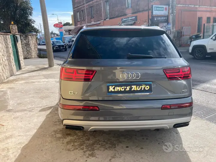 Audi Q7 2017 photo 2