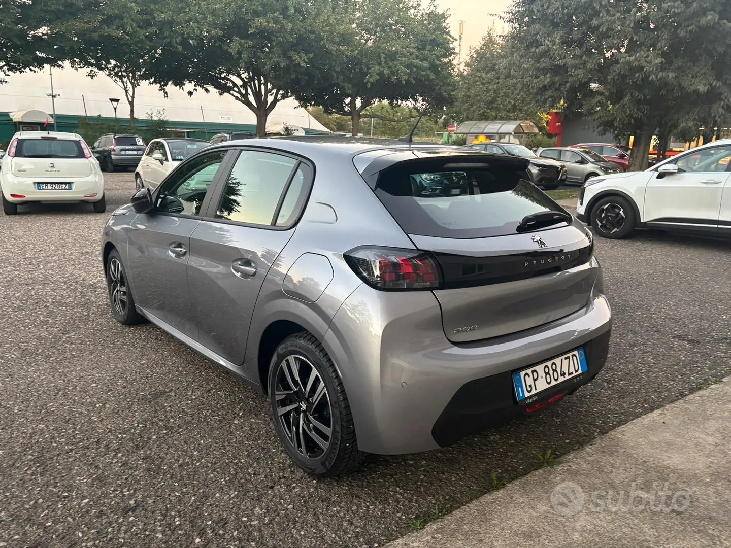 Peugeot 208 2023 photo 3