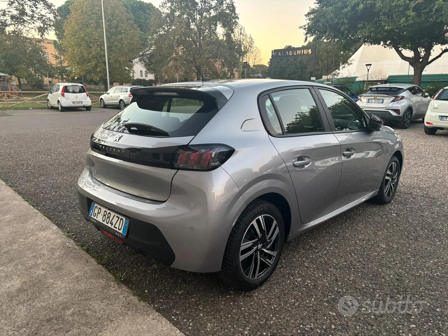 Peugeot 208 2023 photo 4