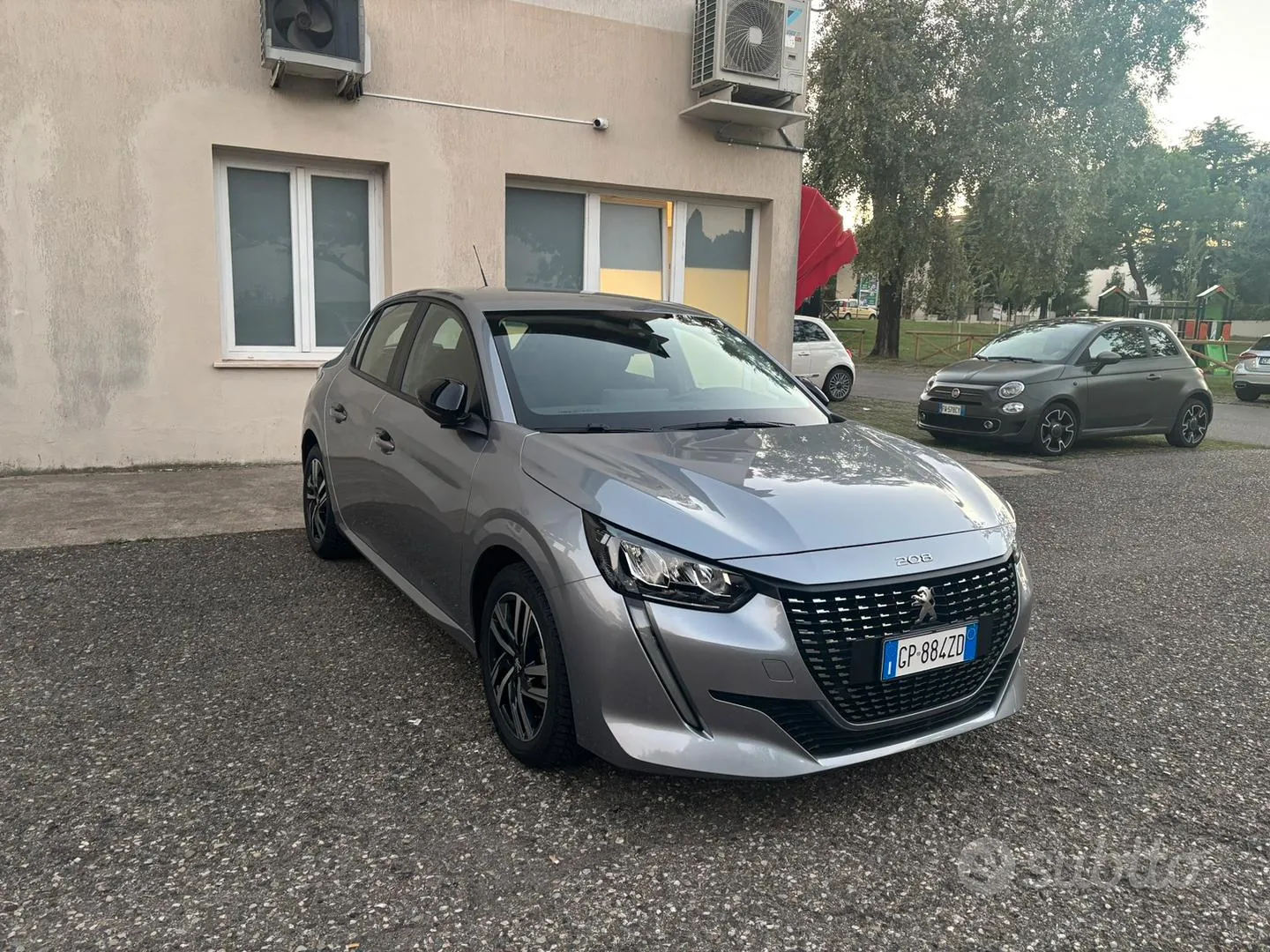 Peugeot 208 2023 photo 2