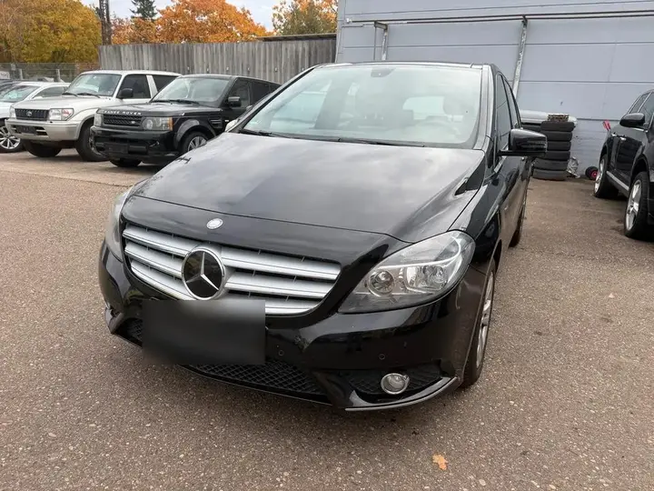 Mercedes-Benz B 200