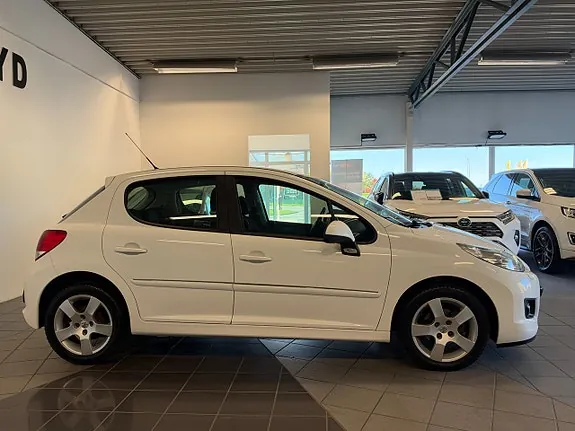 Peugeot 207 2011 photo 3
