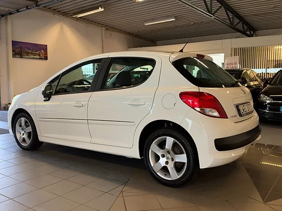 Peugeot 207 2011 photo 4