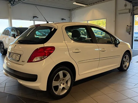 Peugeot 207 2011 photo 5