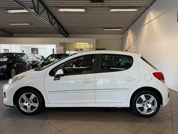 Peugeot 207 2011 photo 2