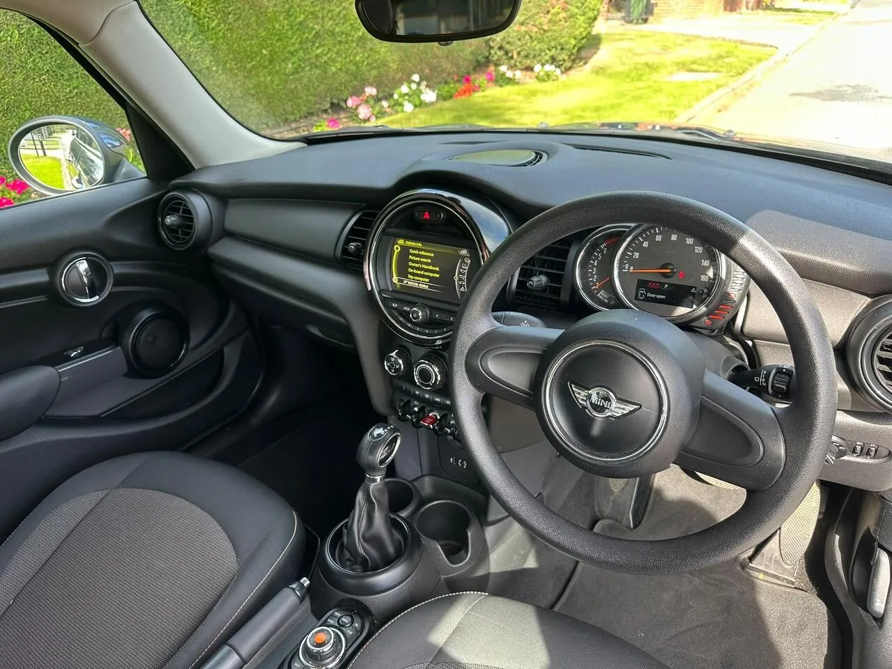 Mini Hatch 2015 photo 3