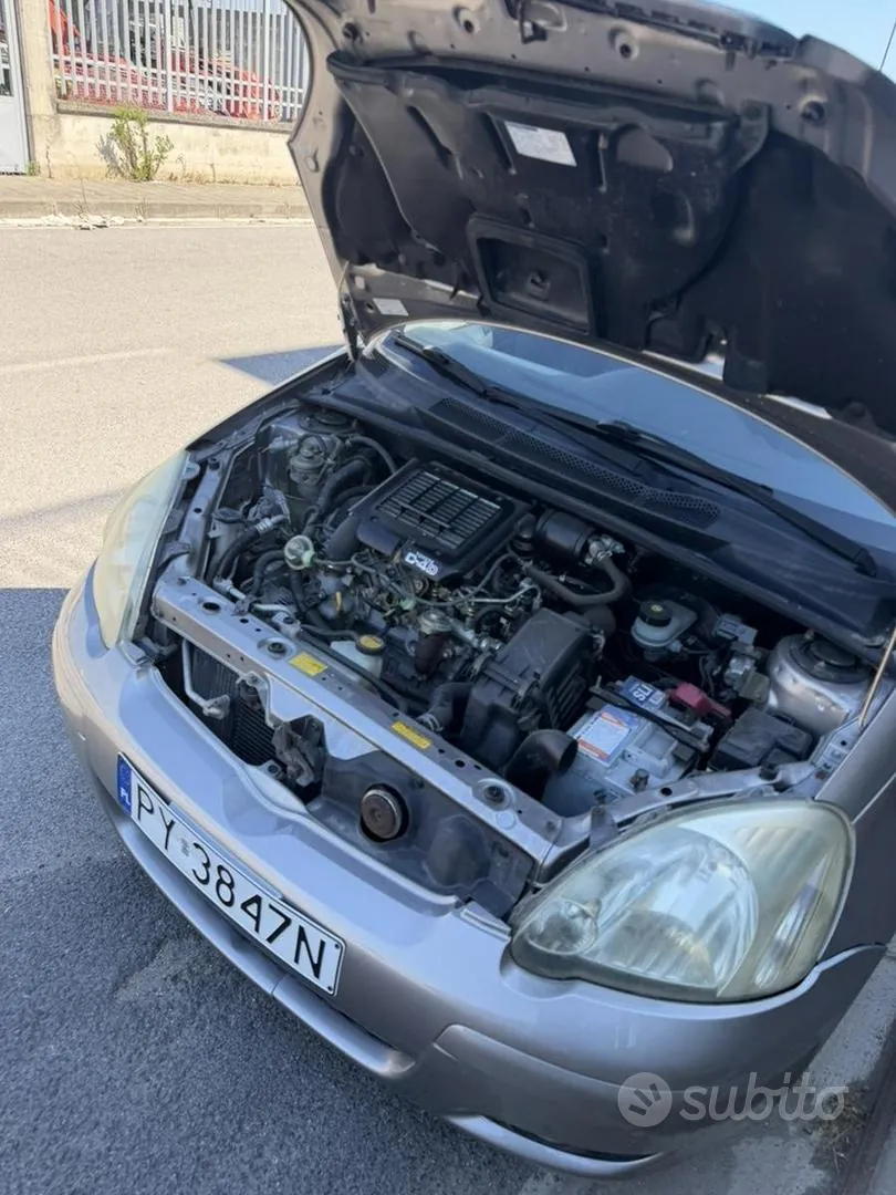 Toyota Yaris 2003 photo 5