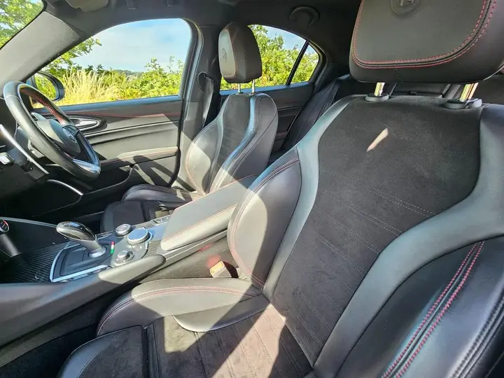 Alfa Romeo Giulia 2019 photo 2