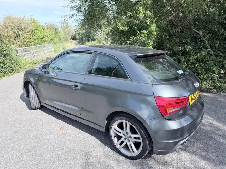 Audi A1 2012 photo 2