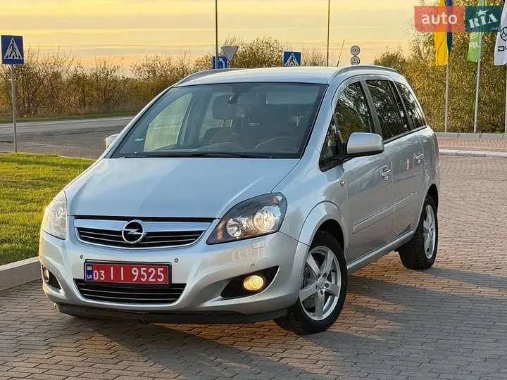 Opel Zafira 2012 photo 2