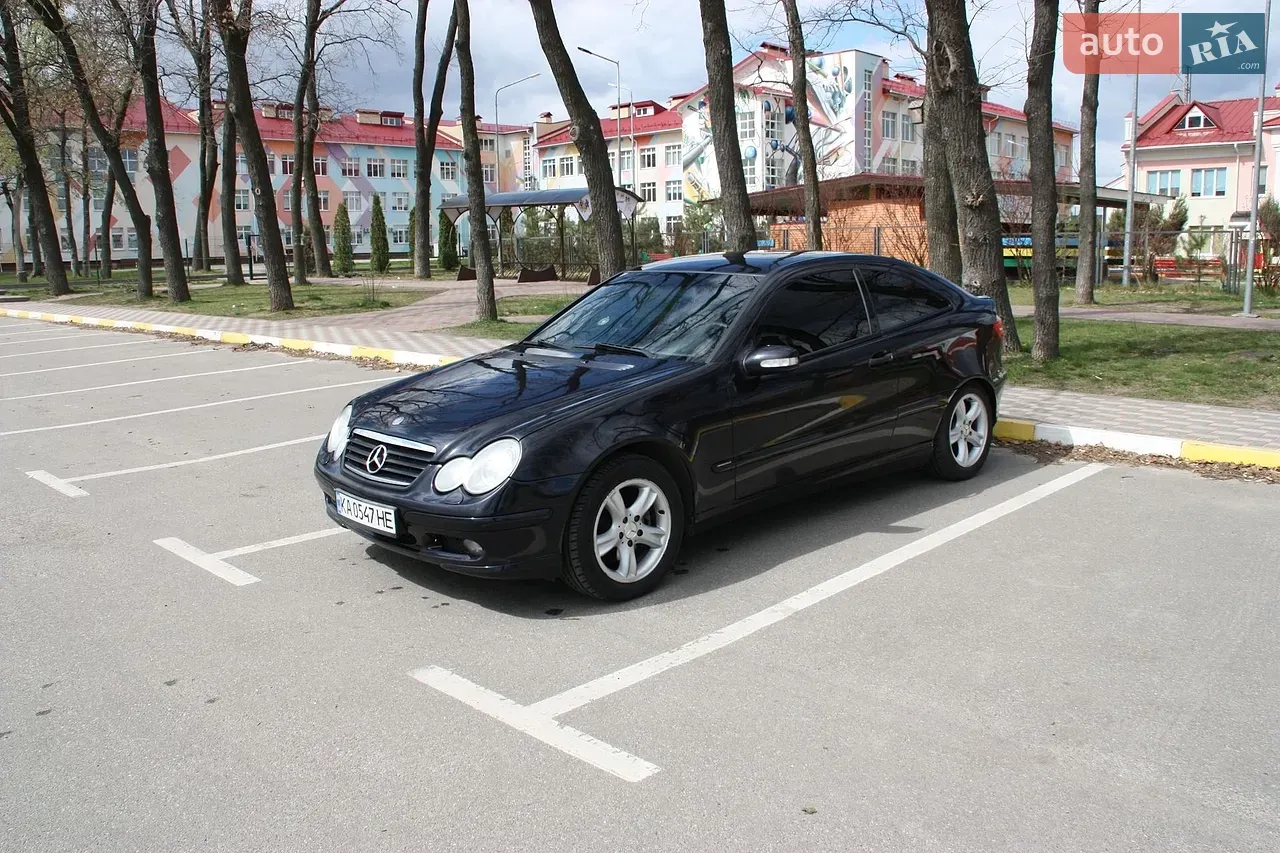 Mercedes-Benz C-Class 2004 photo 2