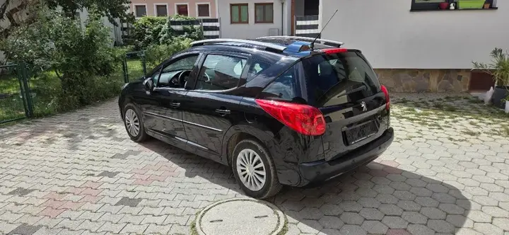 Peugeot 207 2012 photo 2