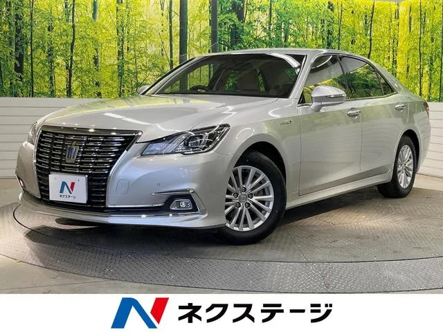 Toyota Crown Royal Hybrid
