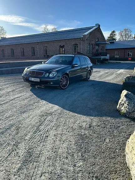 Mercedes-Benz E 220 D 2005 photo 3