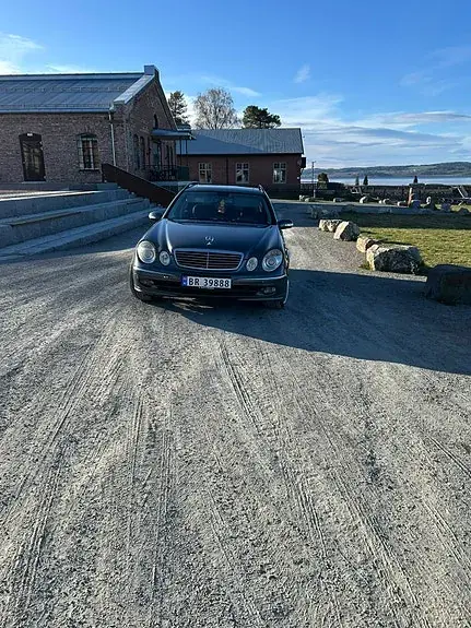 Mercedes-Benz E 220 D 2005 photo 4