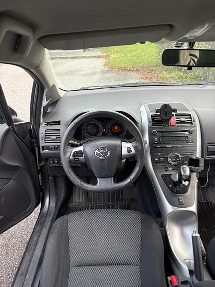 Toyota Auris 2010 photo 3
