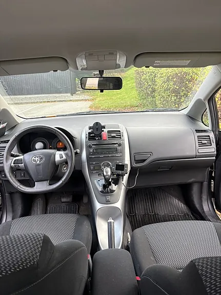 Toyota Auris 2010 photo 2