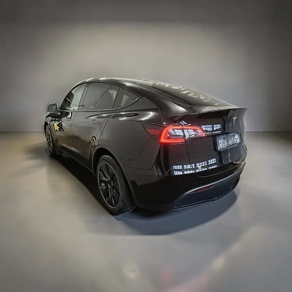 Tesla Model Y 2023 photo 3