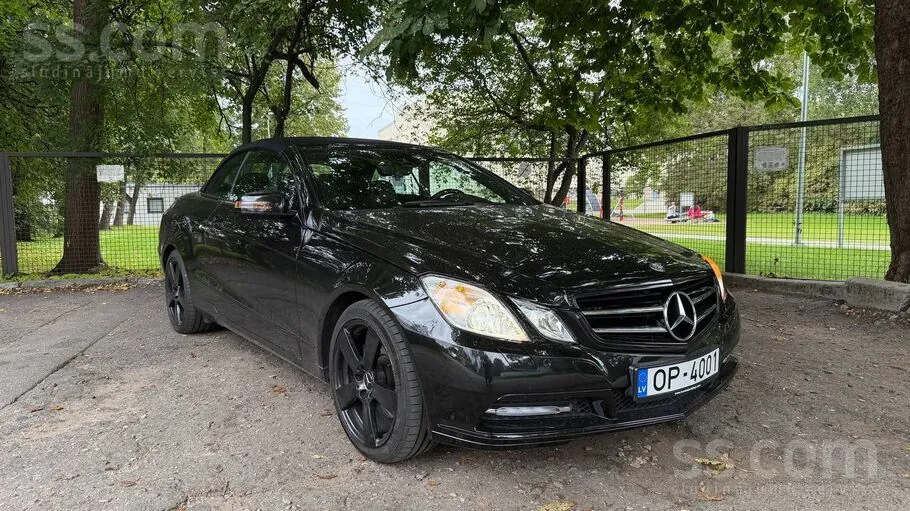 Mercedes-Benz E250 Cabriolet 2012 photo 2