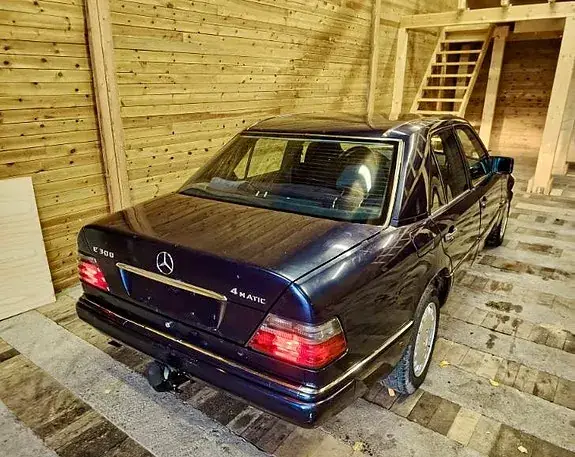 Mercedes-Benz E 300 1994 photo 4