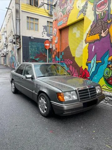 Mercedes-Benz 230E
