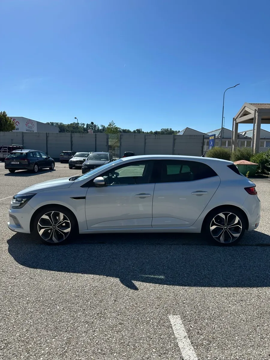 Renault Mégane 2016 photo 3