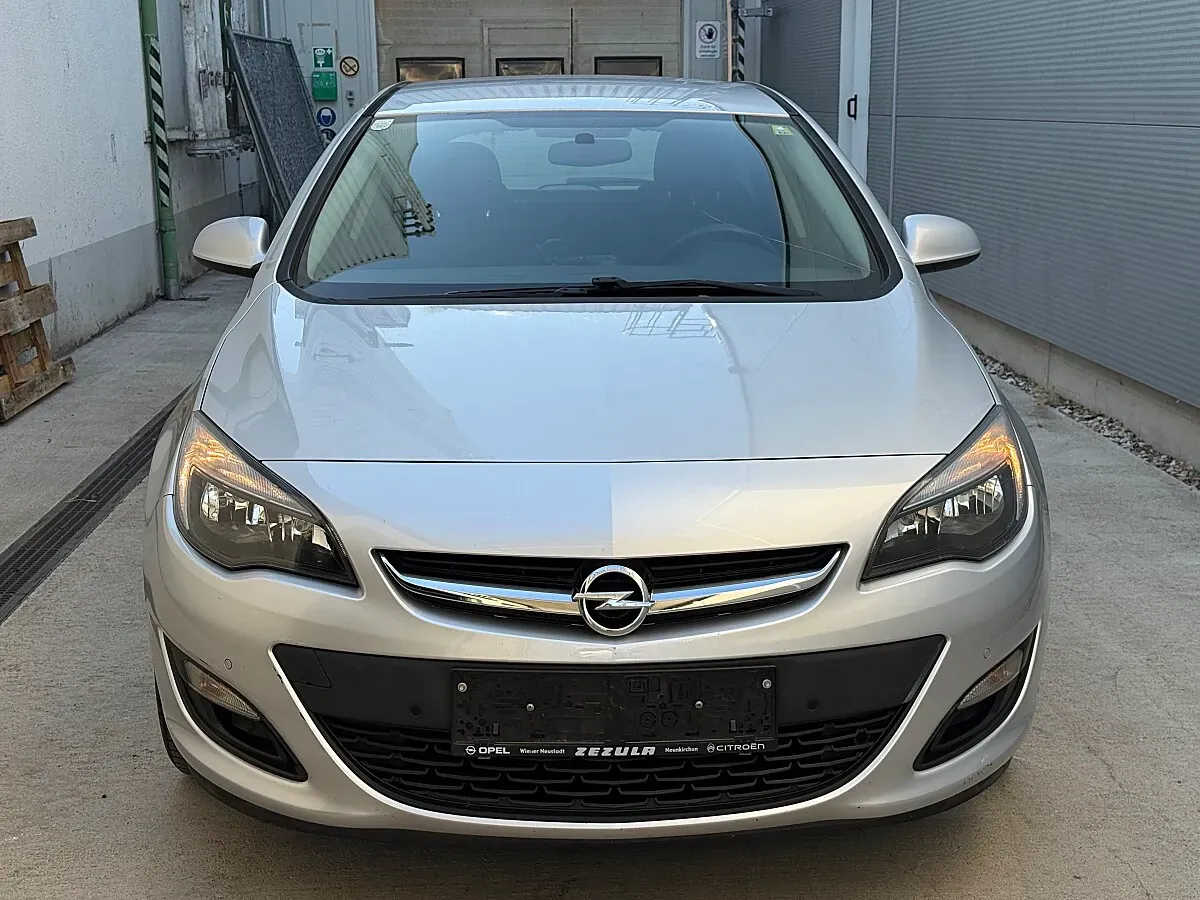 Opel Astra 2013 photo 3