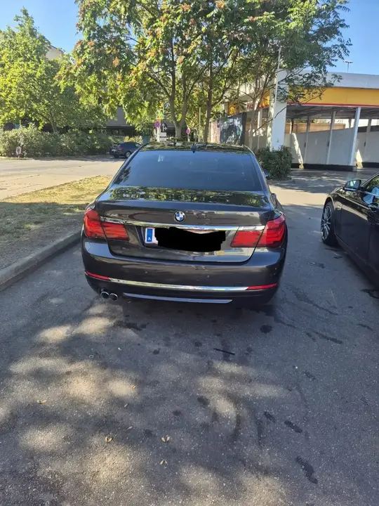 BMW 7 Series 2012 photo 3