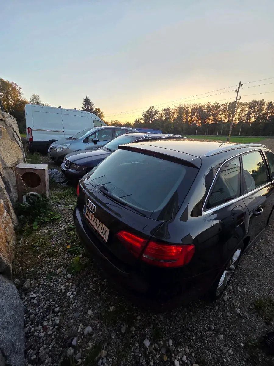 Audi A4 2010 photo 2