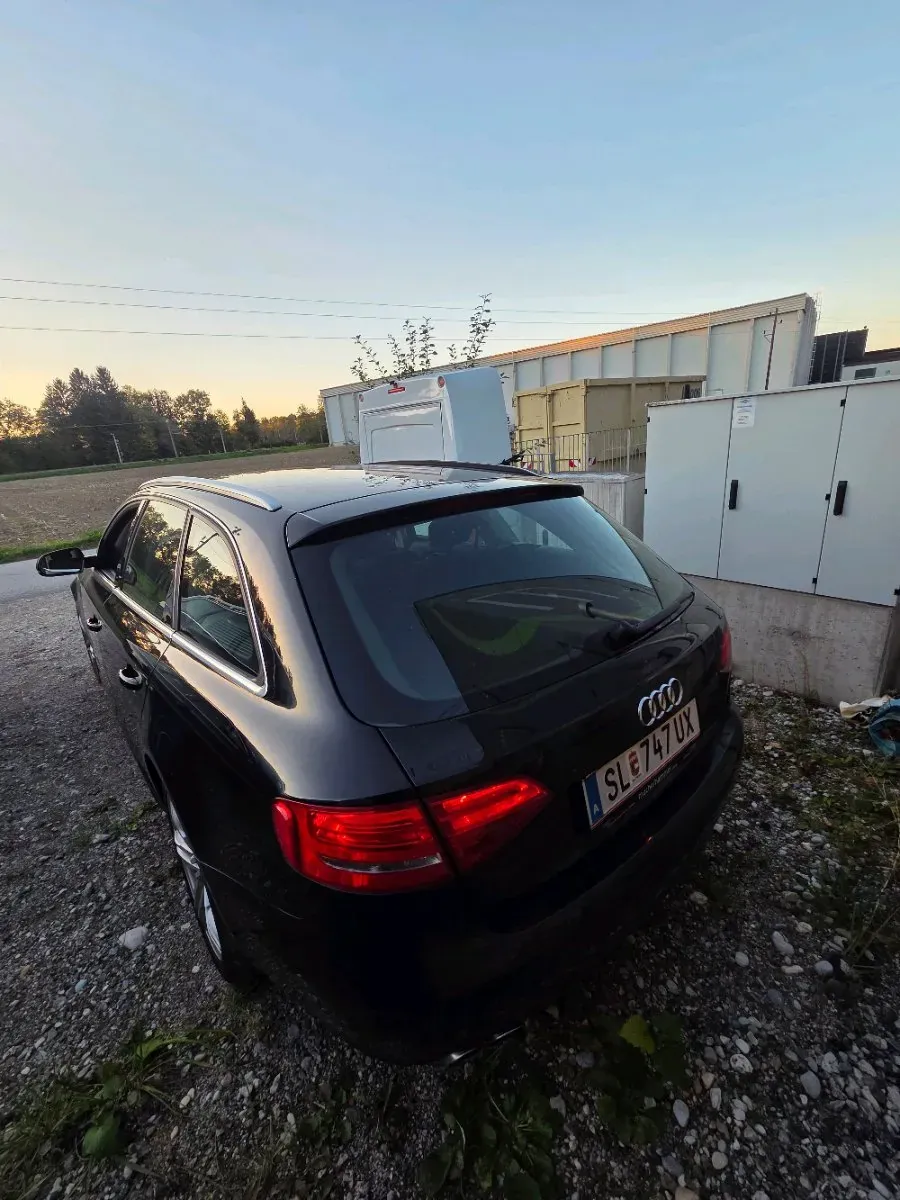 Audi A4 2010 photo 3