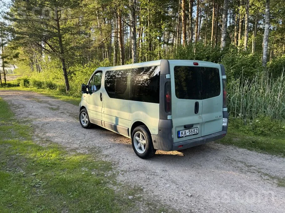Opel Vivaro 2002 photo 2