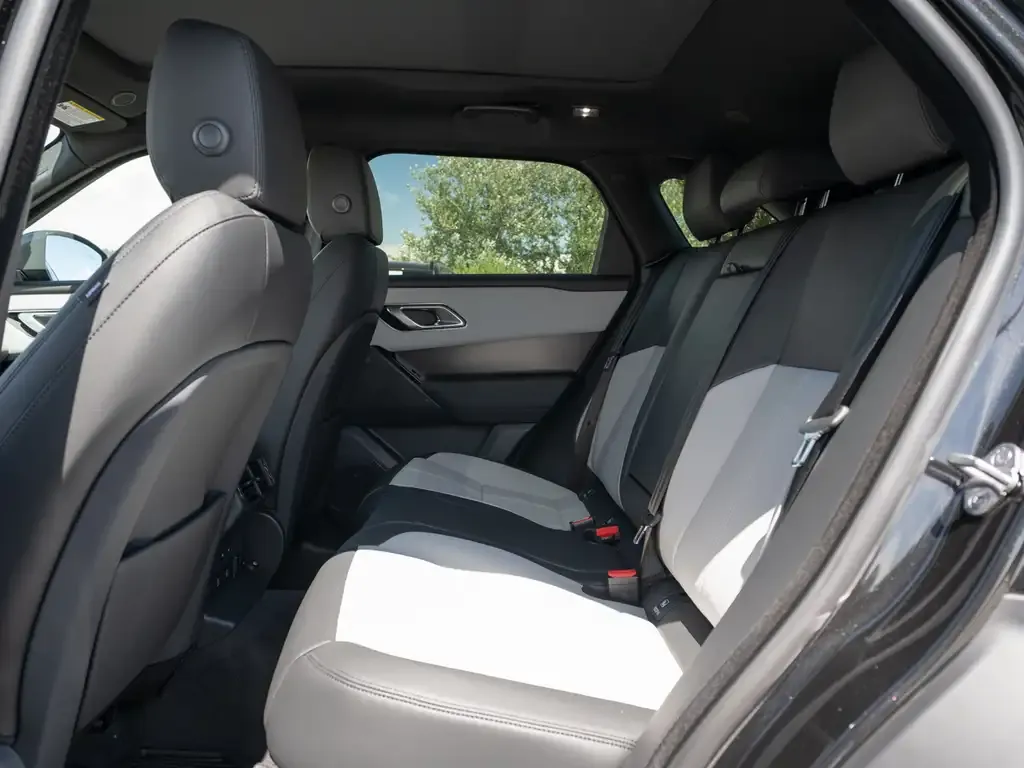 Land Rover Range Rover Velar 2026 photo 5