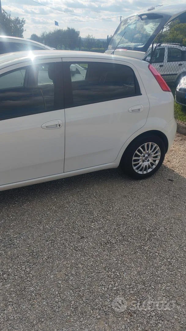Fiat Punto 2015 photo 3