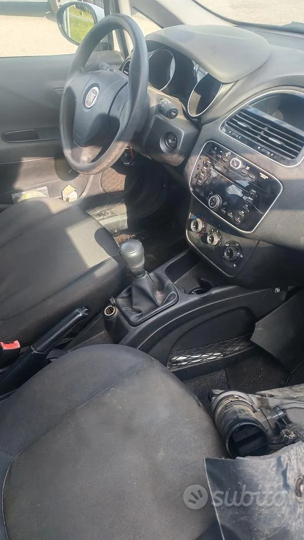 Fiat Punto 2015 photo 2