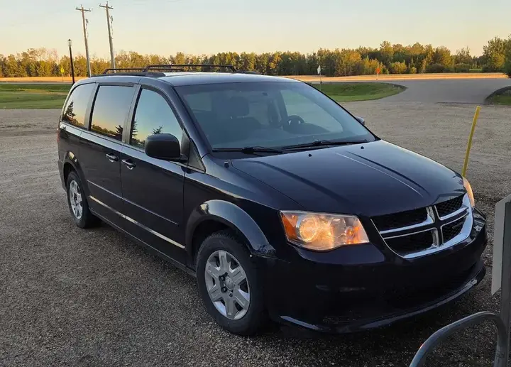 Dodge Grand Caravan 2012 photo 2