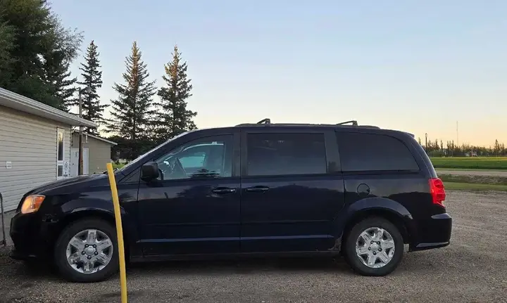 Dodge Grand Caravan 2012 photo 3